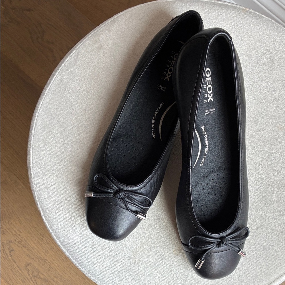 Geox Women's Elegant Black Loafers